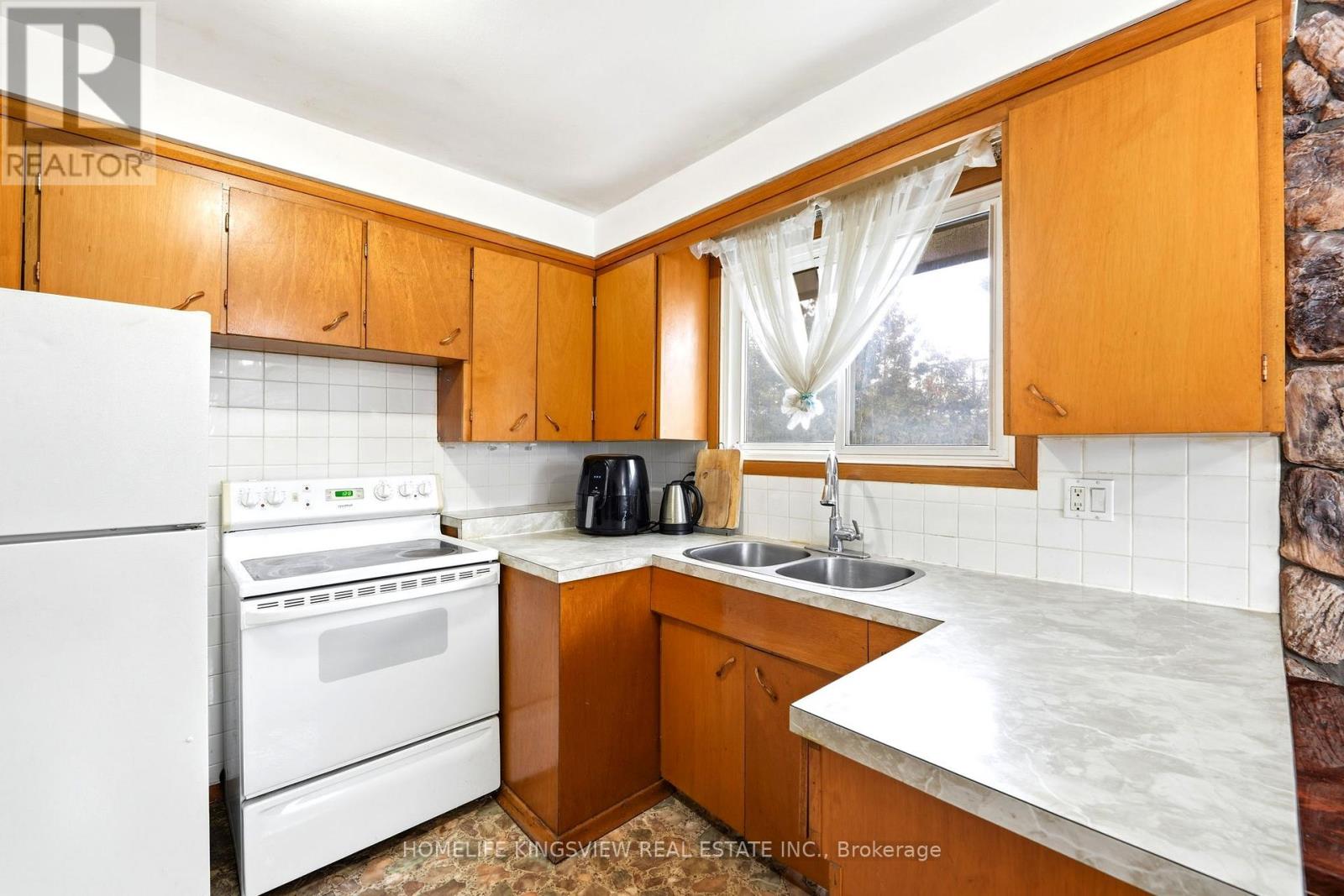 656 Athol Street E, Oshawa, Ontario  L1H 1M3 - Photo 7 - E12840684