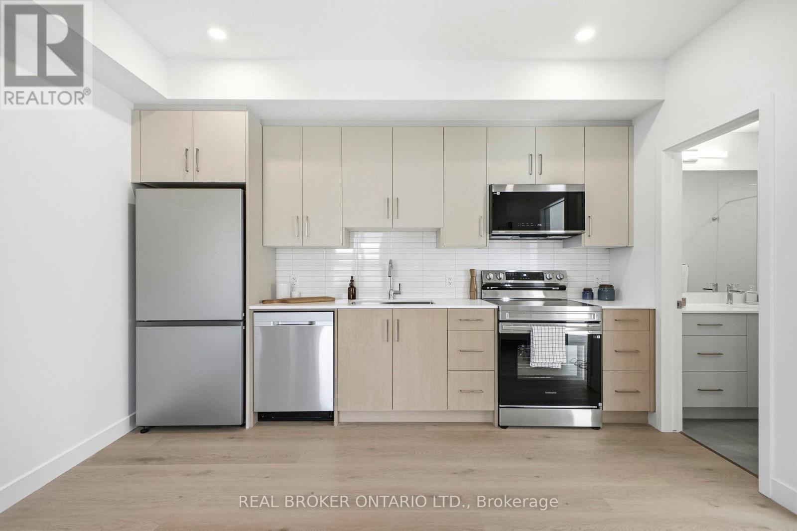 6 - 184 Woodroffe Avenue, Ottawa, Ontario  K2A 3T9 - Photo 4 - X12806174