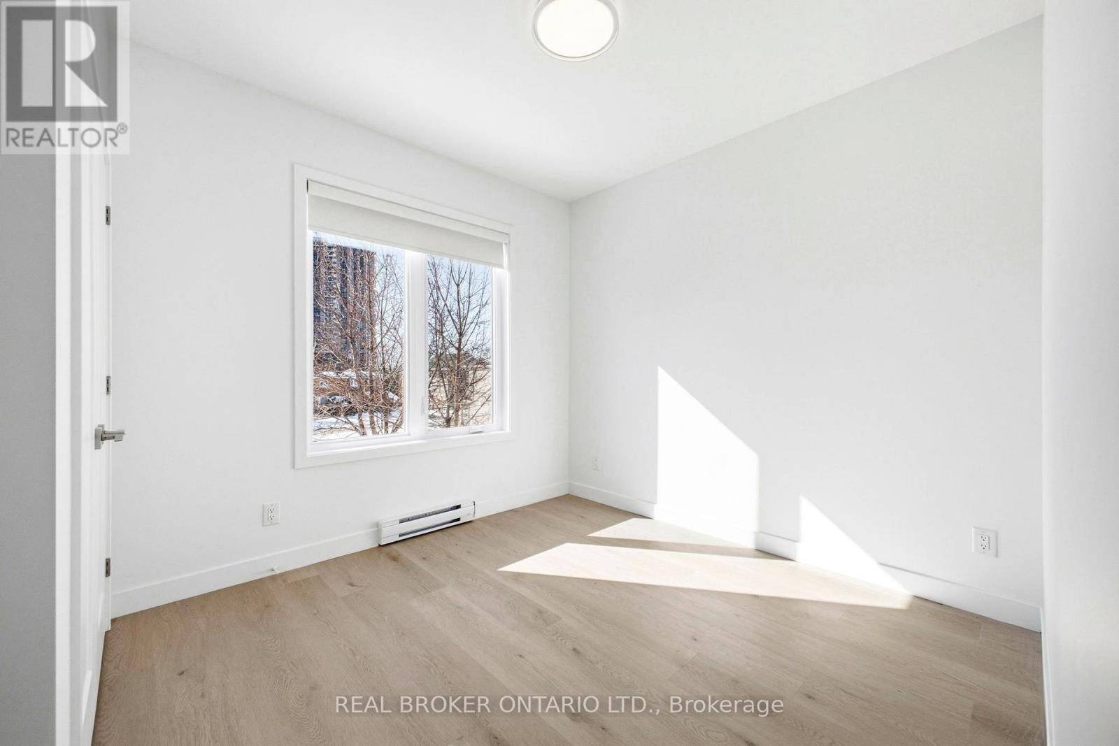 6 - 184 Woodroffe Avenue, Ottawa, Ontario  K2A 3T9 - Photo 8 - X12806174