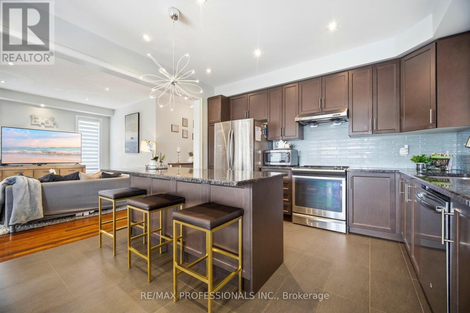 5 Mugford Crescent, Brampton, Ontario  L6Y 6A7 - Photo 8 - W12787414