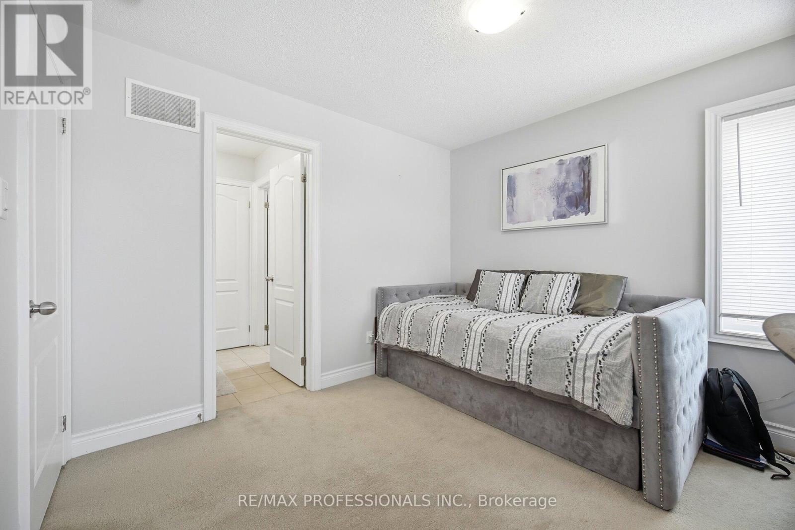 5 Mugford Crescent, Brampton, Ontario  L6Y 6A7 - Photo 45 - W12787414