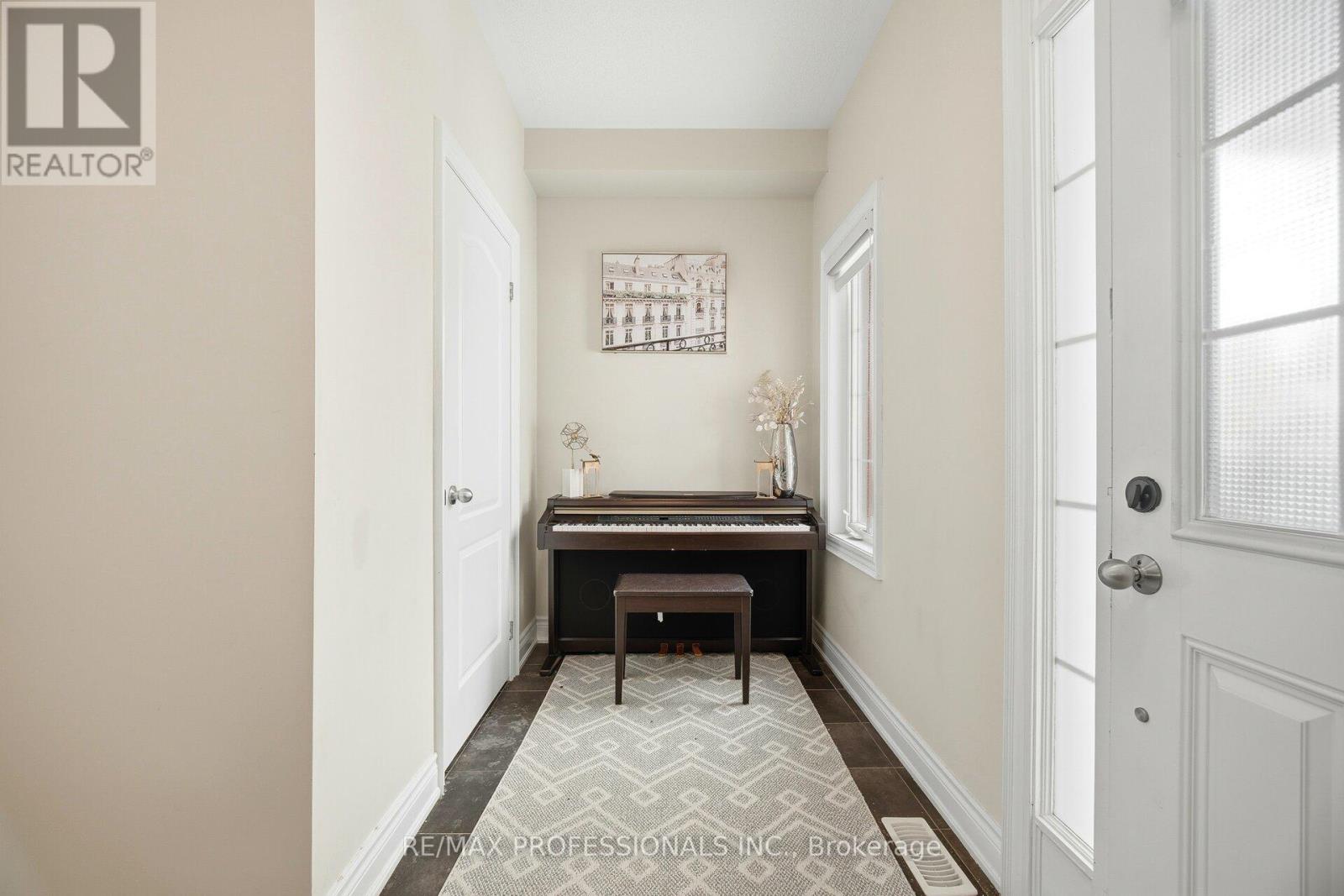 5 Mugford Crescent, Brampton, Ontario  L6Y 6A7 - Photo 5 - W12787414