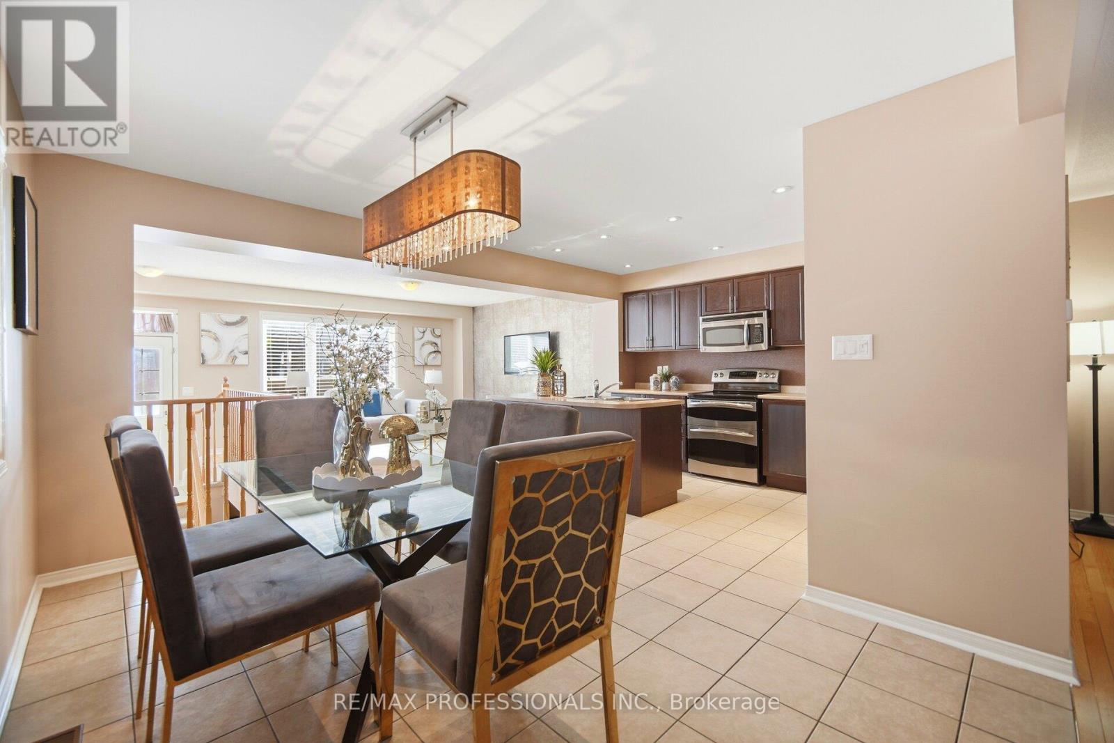 56 Lightcatcher Circle, Brampton, Ontario  L6P 3P5 - Photo 11 - W12827680