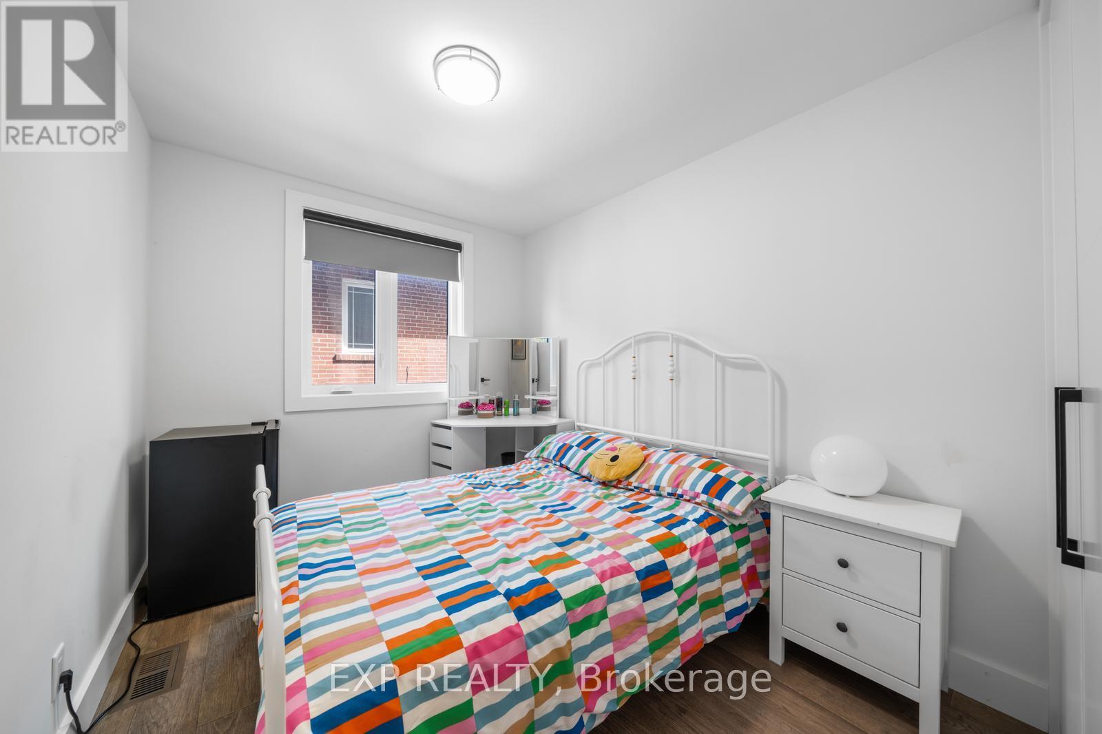 5 Brendwin Road, Toronto (Rockcliffe-Smythe), Ontario  M6N 4V6 - Photo 10 - W12843682