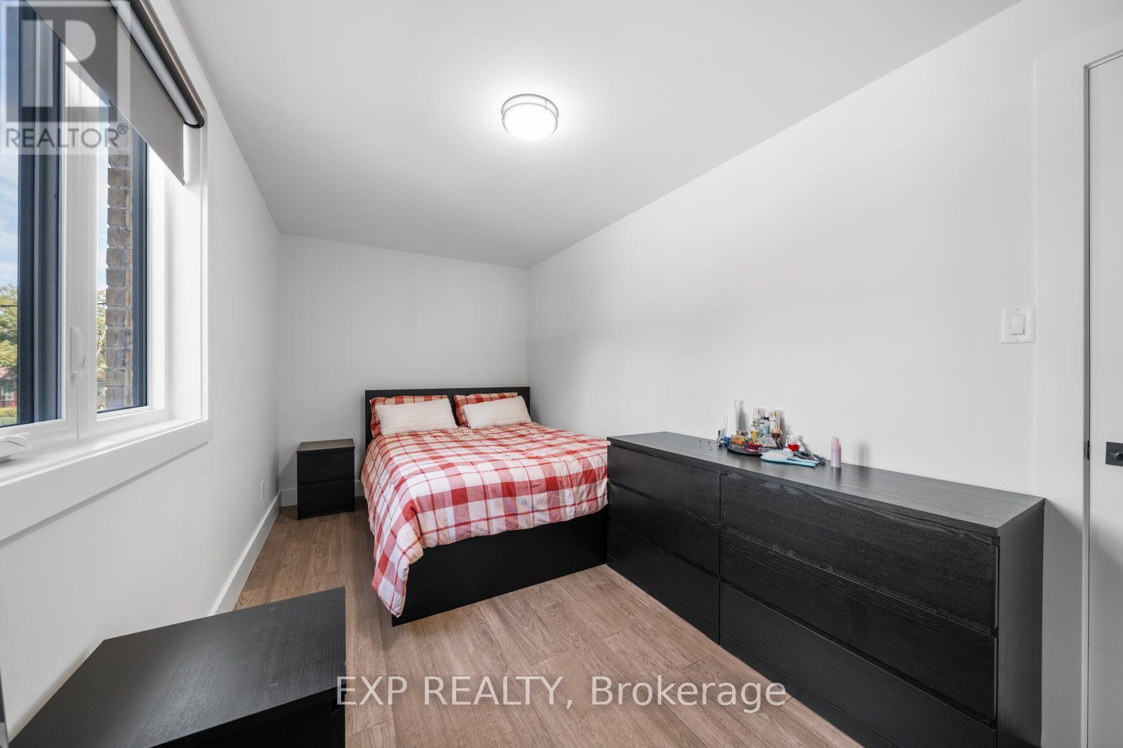 5 Brendwin Road, Toronto (Rockcliffe-Smythe), Ontario  M6N 4V6 - Photo 11 - W12843682