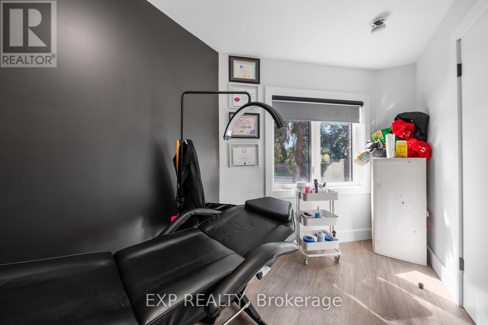 5 Brendwin Road, Toronto (Rockcliffe-Smythe), Ontario  M6N 4V6 - Photo 14 - W12843682