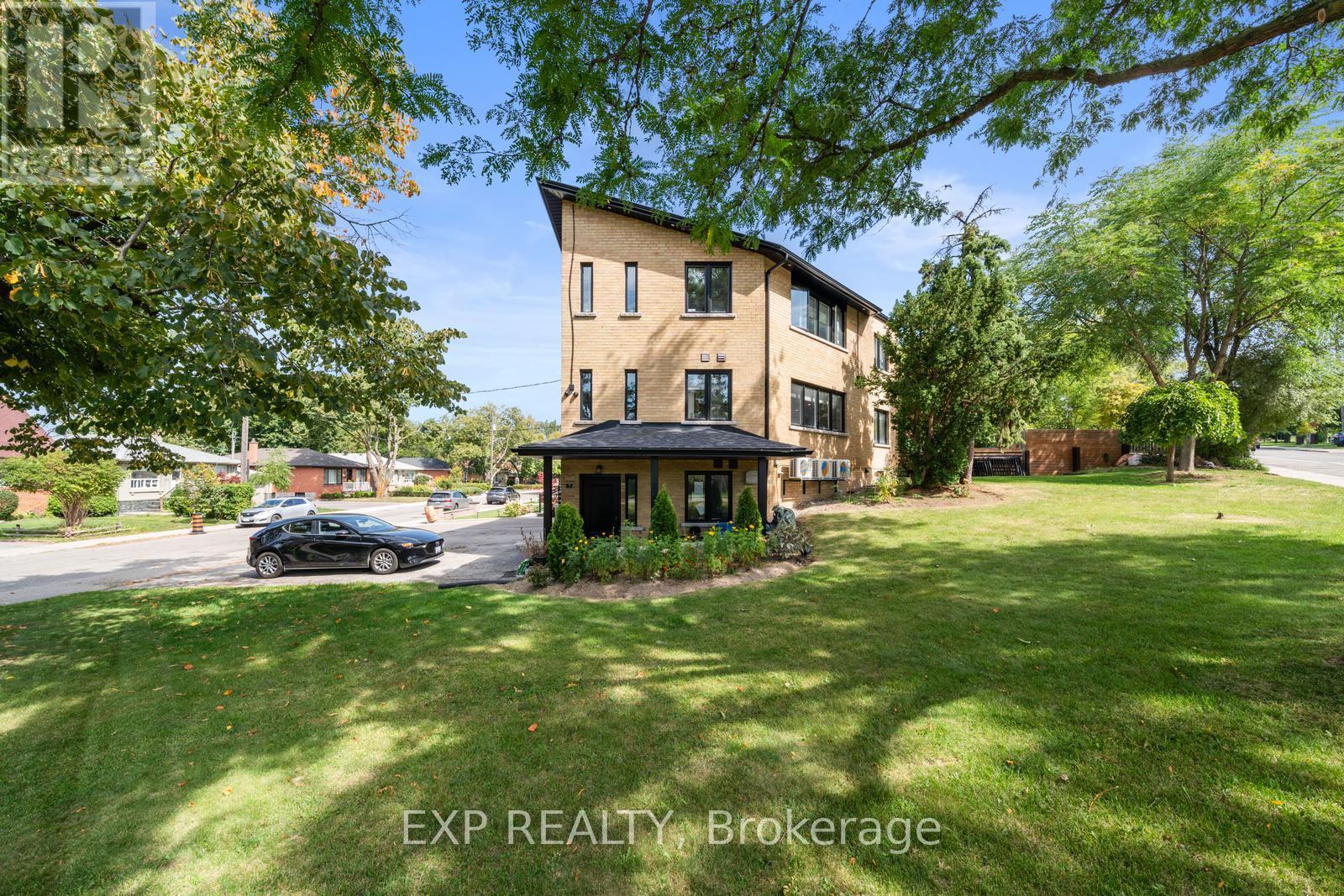 5 Brendwin Road, Toronto (Rockcliffe-Smythe), Ontario  M6N 4V6 - Photo 2 - W12843682