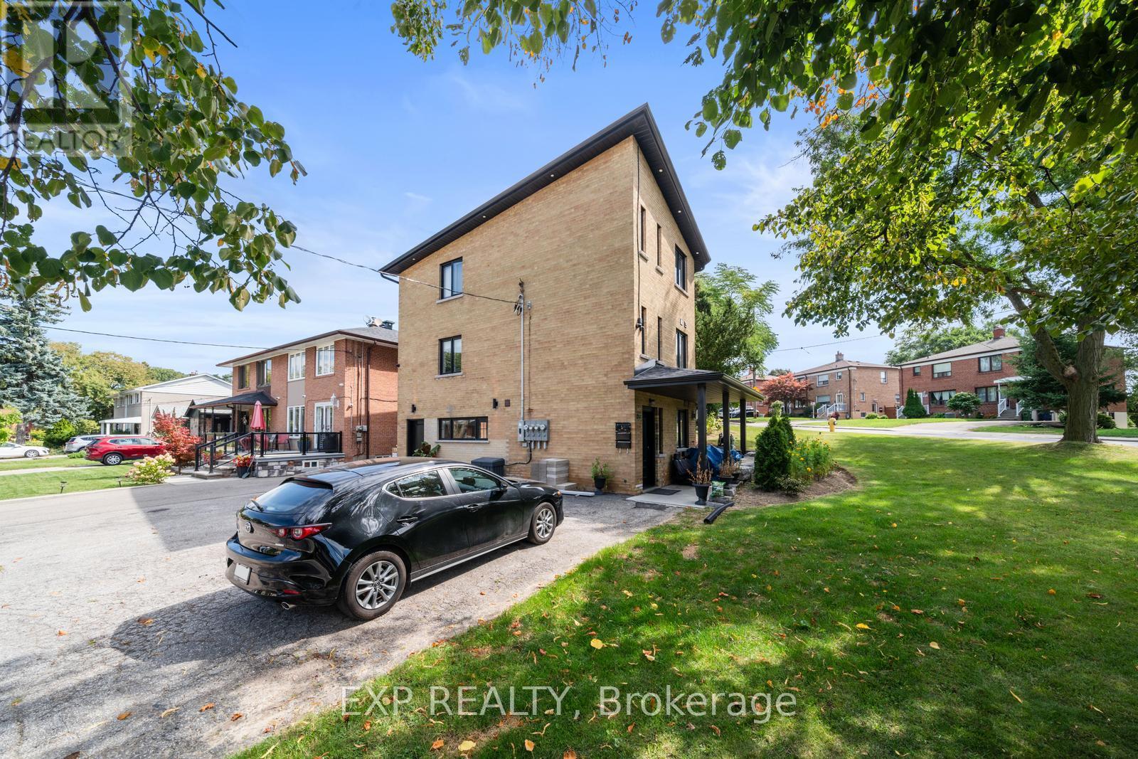 5 Brendwin Road, Toronto (Rockcliffe-Smythe), Ontario  M6N 4V6 - Photo 31 - W12843682
