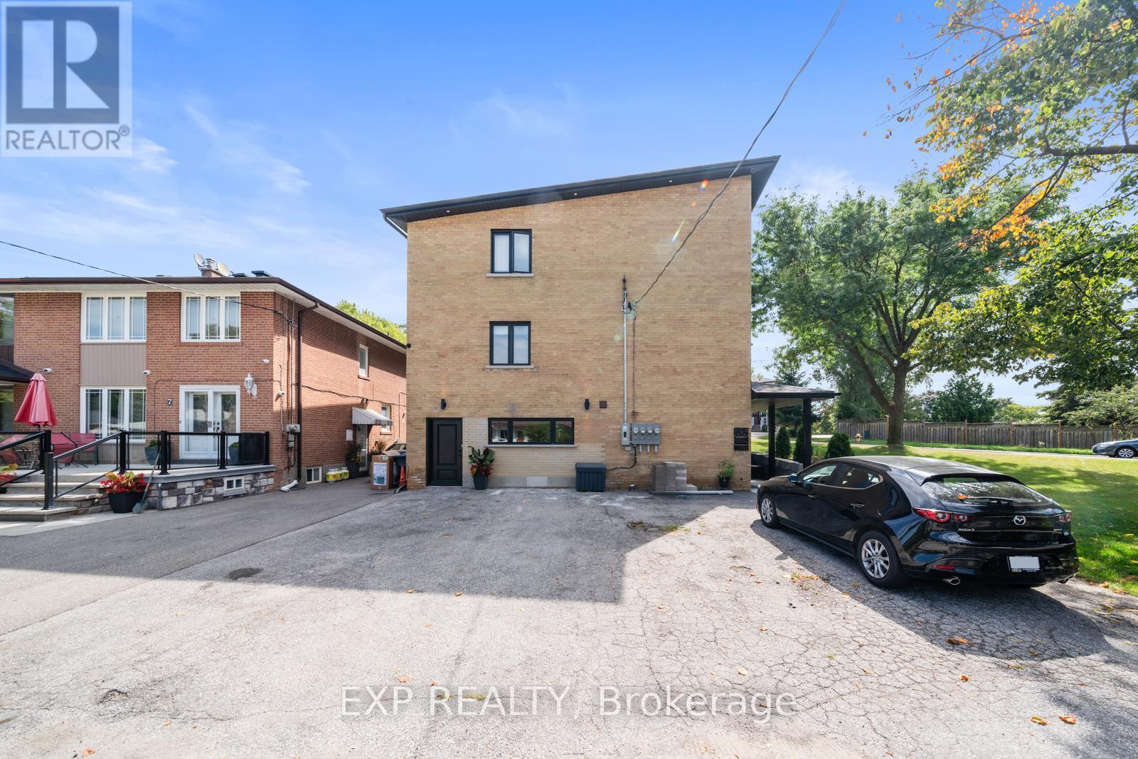 5 Brendwin Road, Toronto (Rockcliffe-Smythe), Ontario  M6N 4V6 - Photo 32 - W12843682