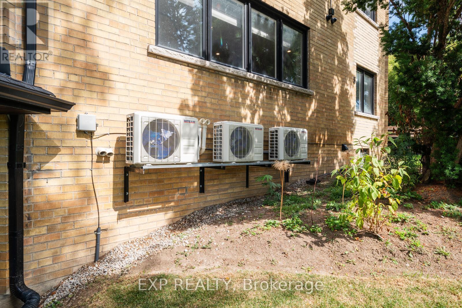 5 Brendwin Road, Toronto (Rockcliffe-Smythe), Ontario  M6N 4V6 - Photo 33 - W12843682