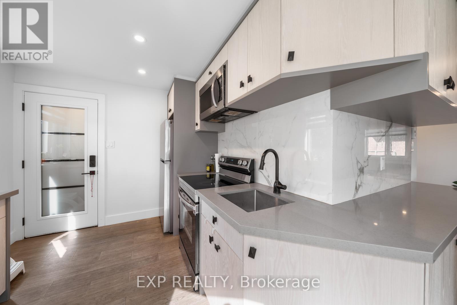 5 Brendwin Road, Toronto (Rockcliffe-Smythe), Ontario  M6N 4V6 - Photo 5 - W12843682