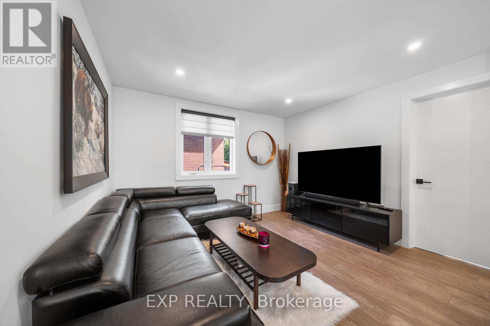 5 Brendwin Road, Toronto (Rockcliffe-Smythe), Ontario  M6N 4V6 - Photo 9 - W12843682