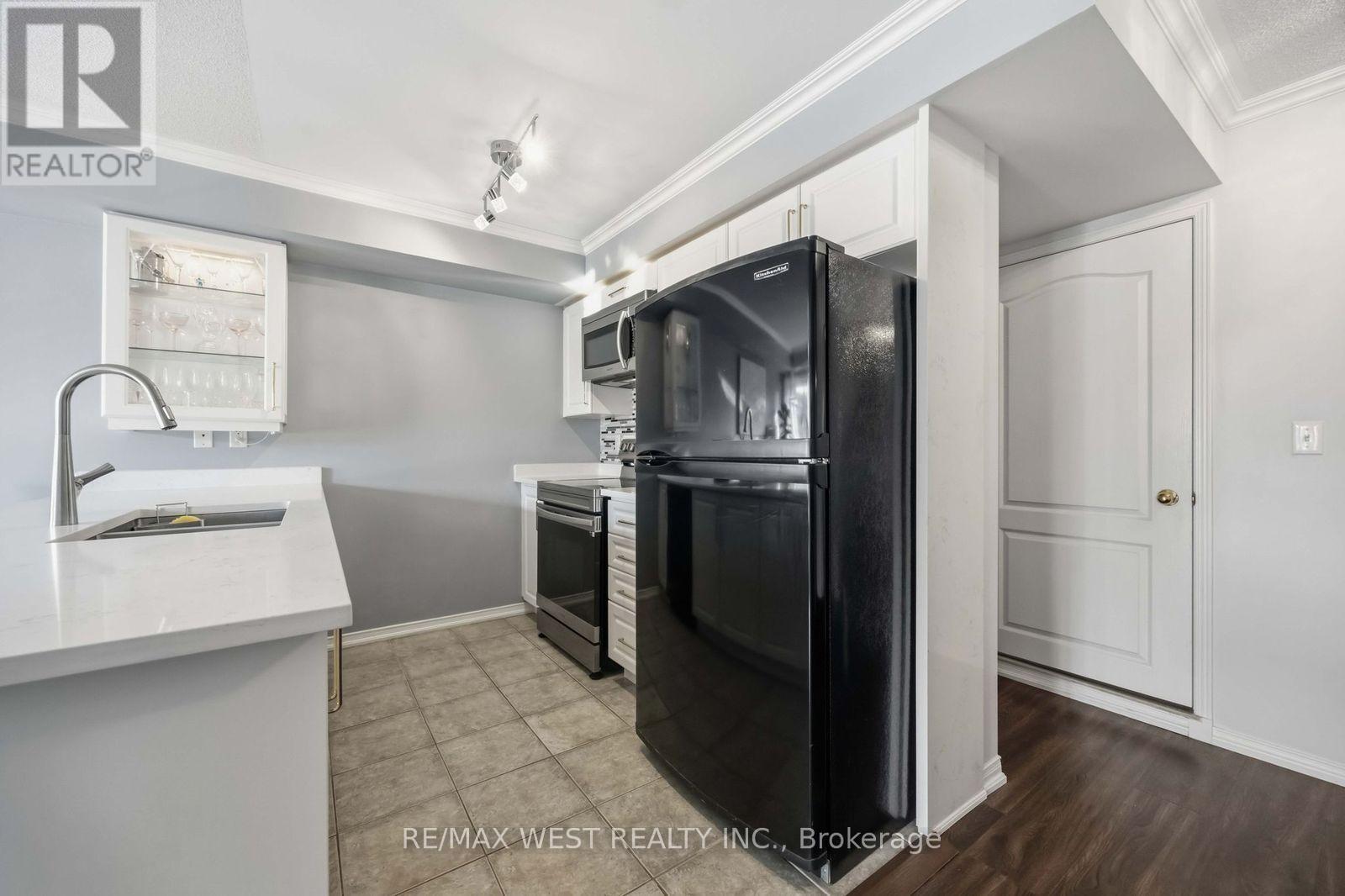 6 - 133 Isaac Devins Boulevard, Toronto, Ontario  M9M 0C4 - Photo 11 - W12843762