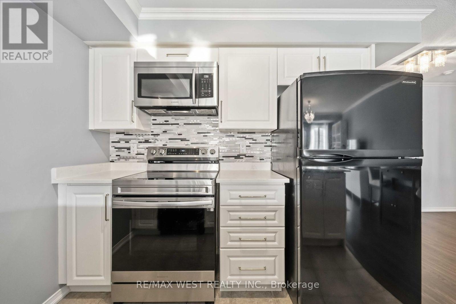 6 - 133 Isaac Devins Boulevard, Toronto, Ontario  M9M 0C4 - Photo 13 - W12843762