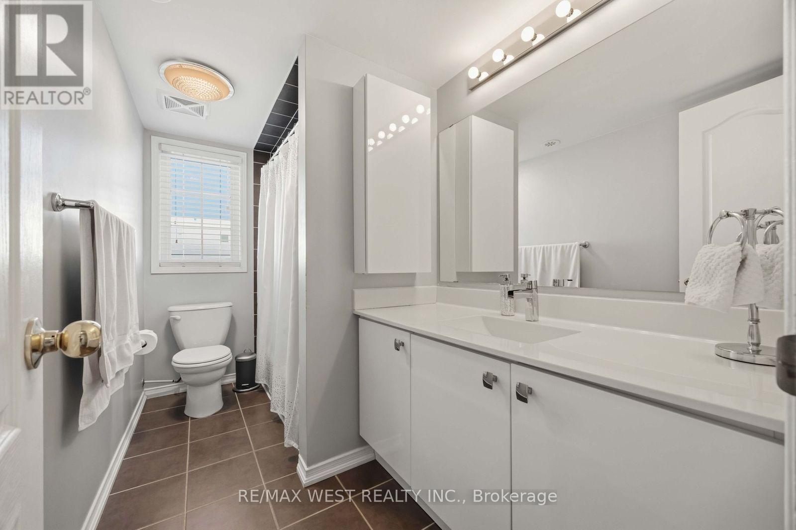 6 - 133 Isaac Devins Boulevard, Toronto, Ontario  M9M 0C4 - Photo 20 - W12843762