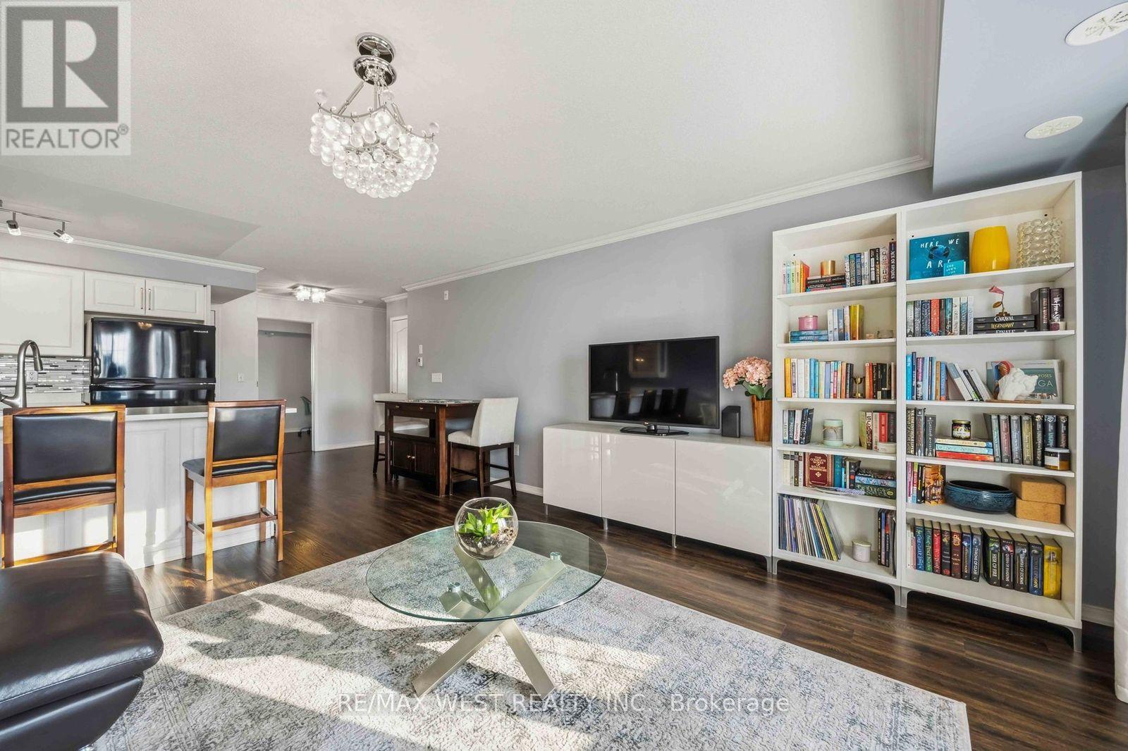 6 - 133 Isaac Devins Boulevard, Toronto, Ontario  M9M 0C4 - Photo 6 - W12843762