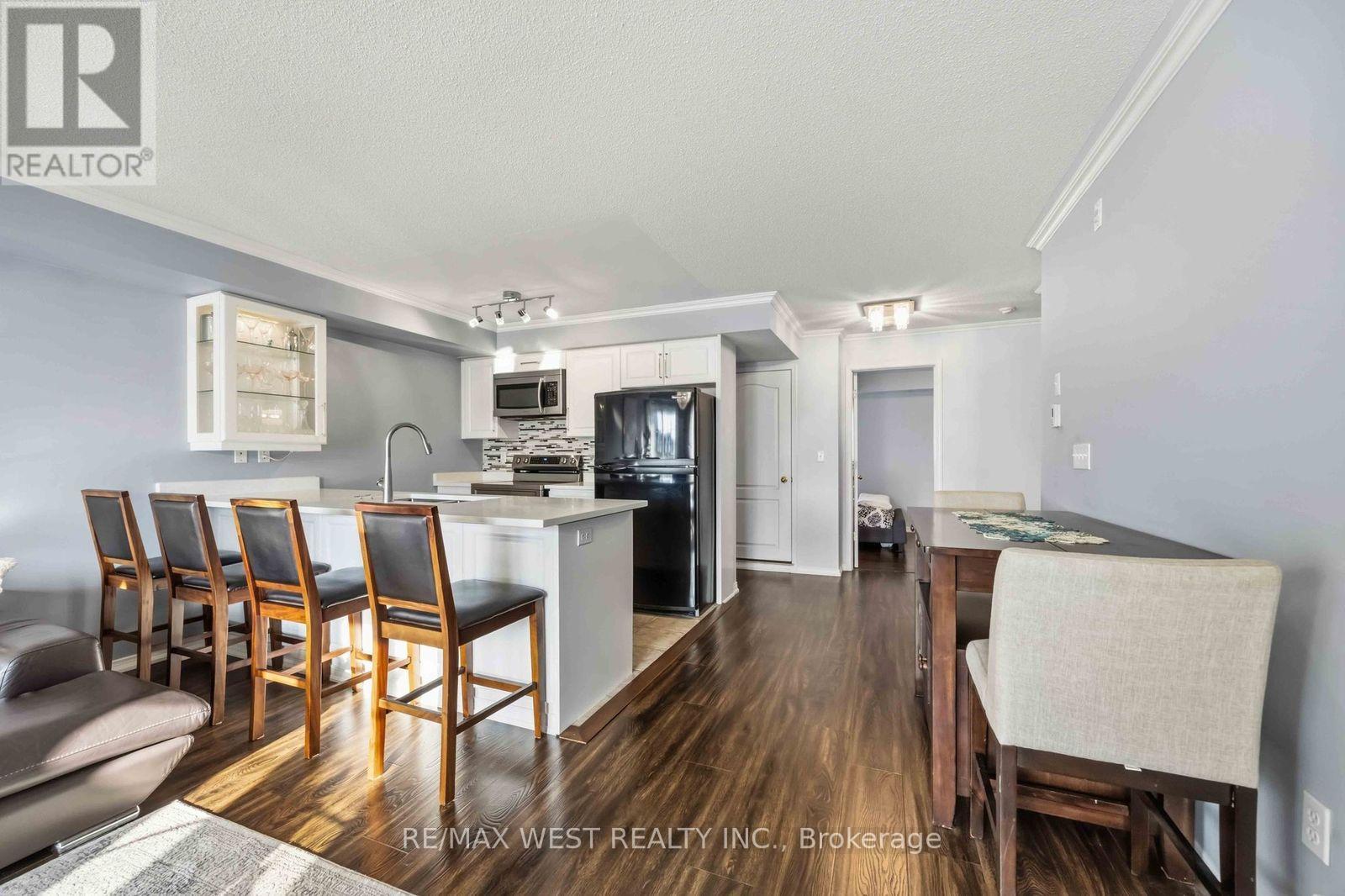 6 - 133 Isaac Devins Boulevard, Toronto, Ontario  M9M 0C4 - Photo 8 - W12843762