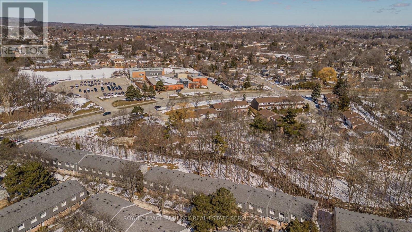 168 - 2050 Upper Middle Road, Burlington, Ontario  L7P 3R9 - Photo 3 - W12843768