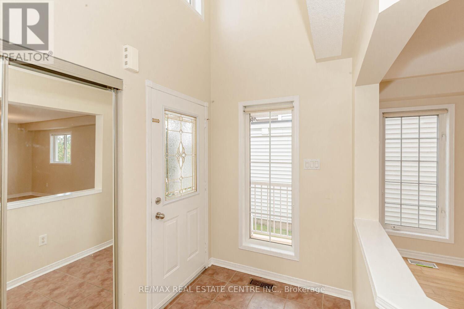 6 Porchlight Road, Brampton, Ontario  L6X 4S3 - Photo 6 - W12843776