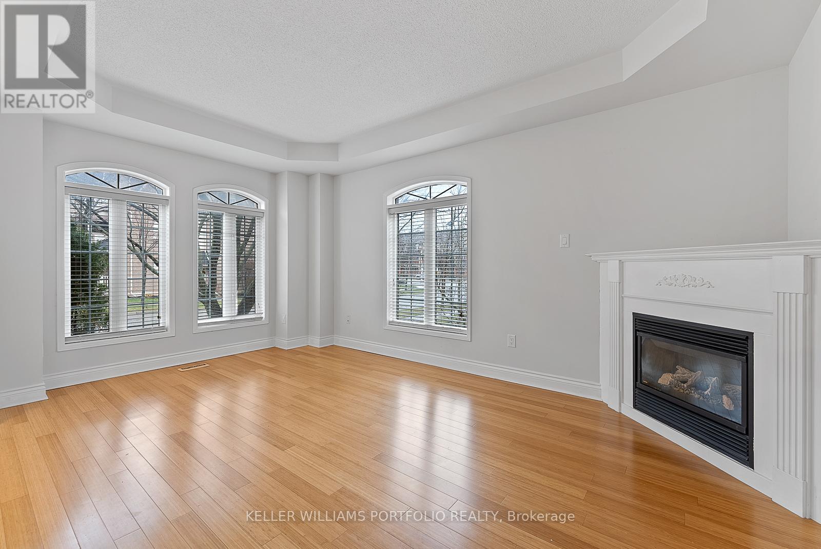 118 Gatwick Drive, Oakville, Ontario  L6H 6V3 - Photo 6 - W12843836