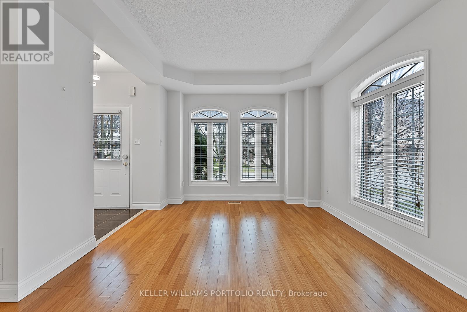 118 Gatwick Drive, Oakville, Ontario  L6H 6V3 - Photo 7 - W12843836