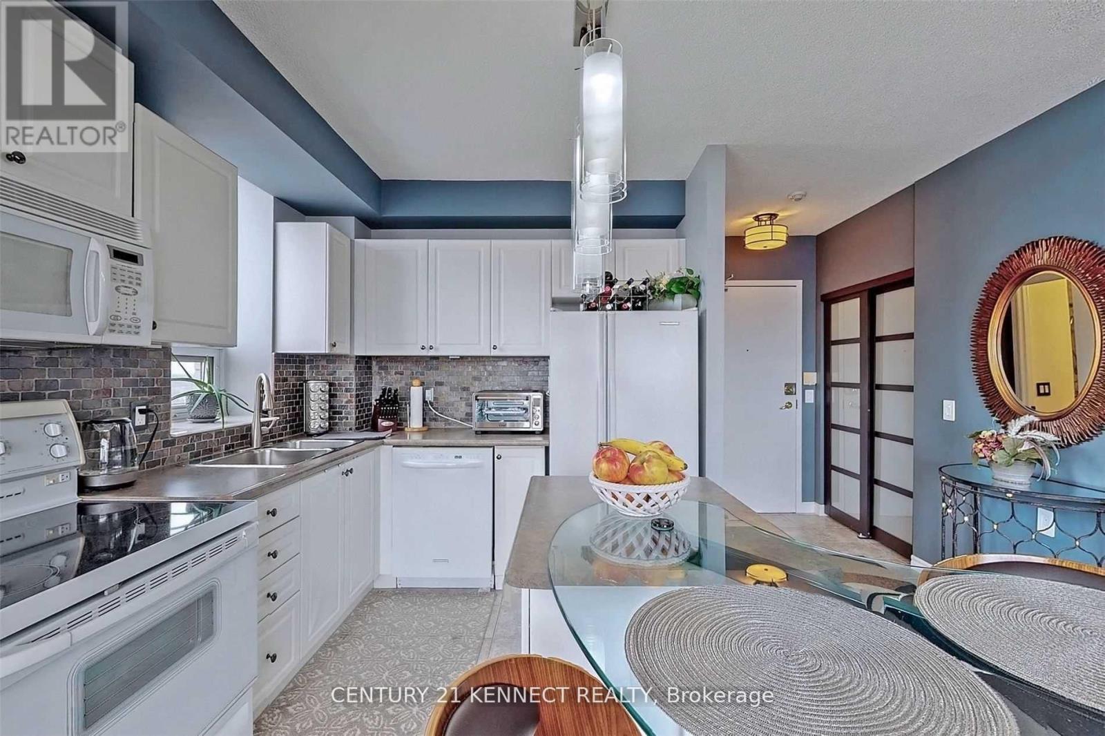 1203 - 200 Burnhamthorpe Road E, Mississauga, Ontario  L5A 4L4 - Photo 11 - W12843880