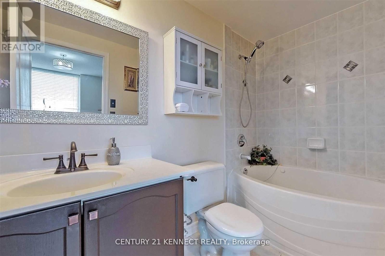 1203 - 200 Burnhamthorpe Road E, Mississauga, Ontario  L5A 4L4 - Photo 16 - W12843880