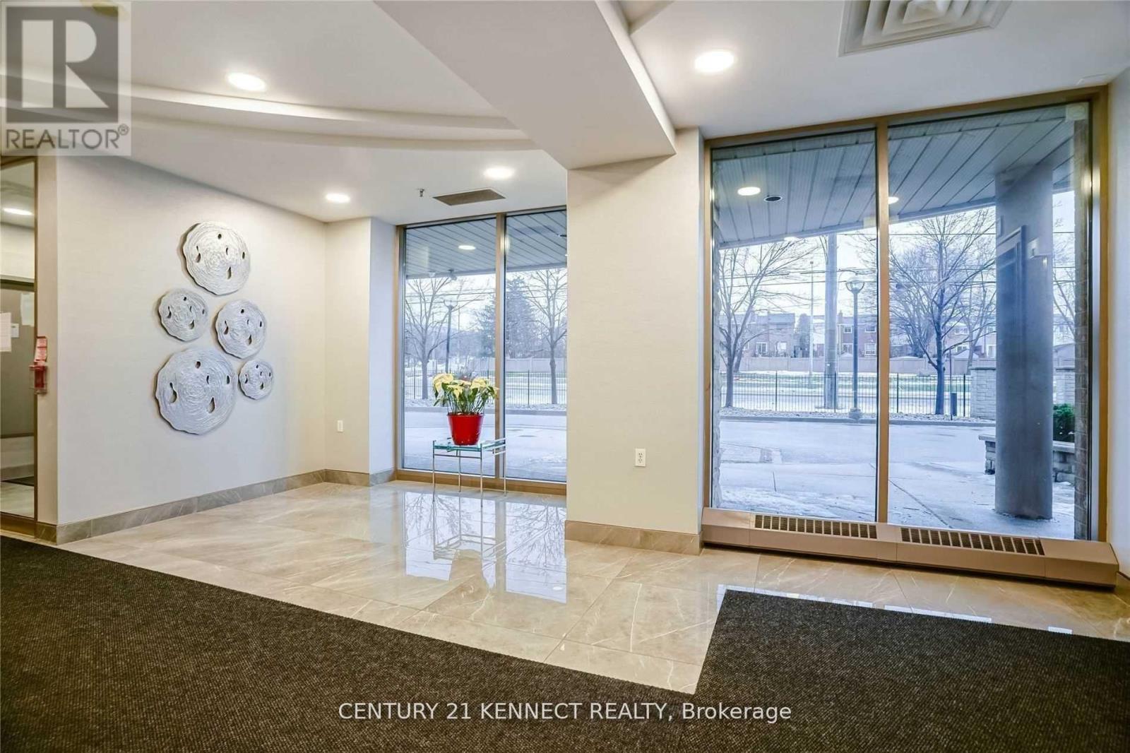 1203 - 200 Burnhamthorpe Road E, Mississauga, Ontario  L5A 4L4 - Photo 4 - W12843880