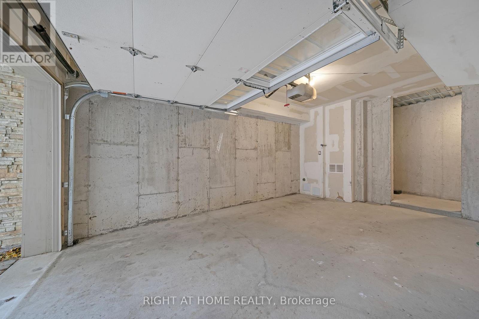 18 - 3077 Cawthra Road, Mississauga, Ontario  L5A 2X4 - Photo 17 - W12843906