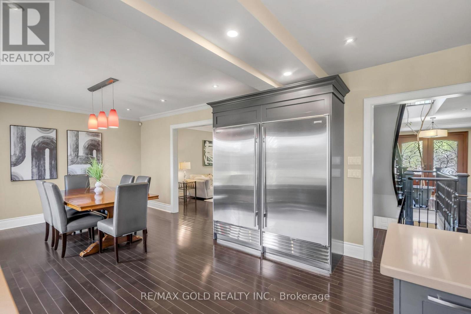 22 Tortoise Court, Brampton (Vales Of Castlemore), Ontario  L6P 0A1 - Photo 11 - W12843936