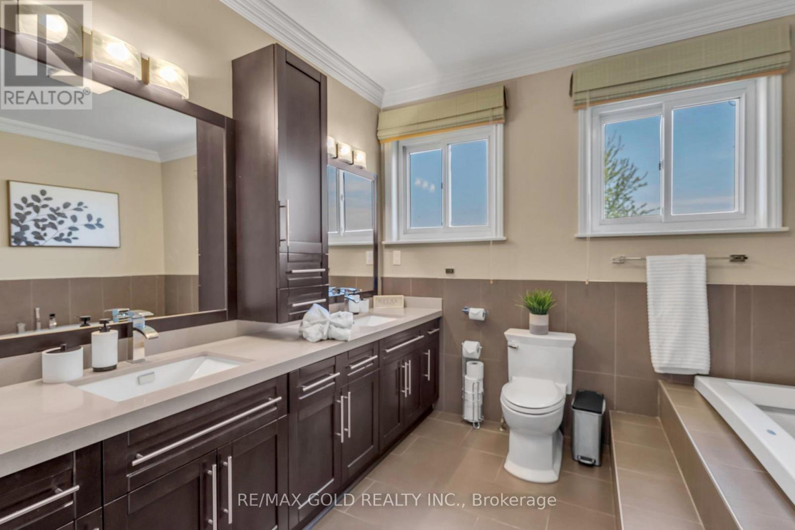 22 Tortoise Court, Brampton (Vales Of Castlemore), Ontario  L6P 0A1 - Photo 37 - W12843936