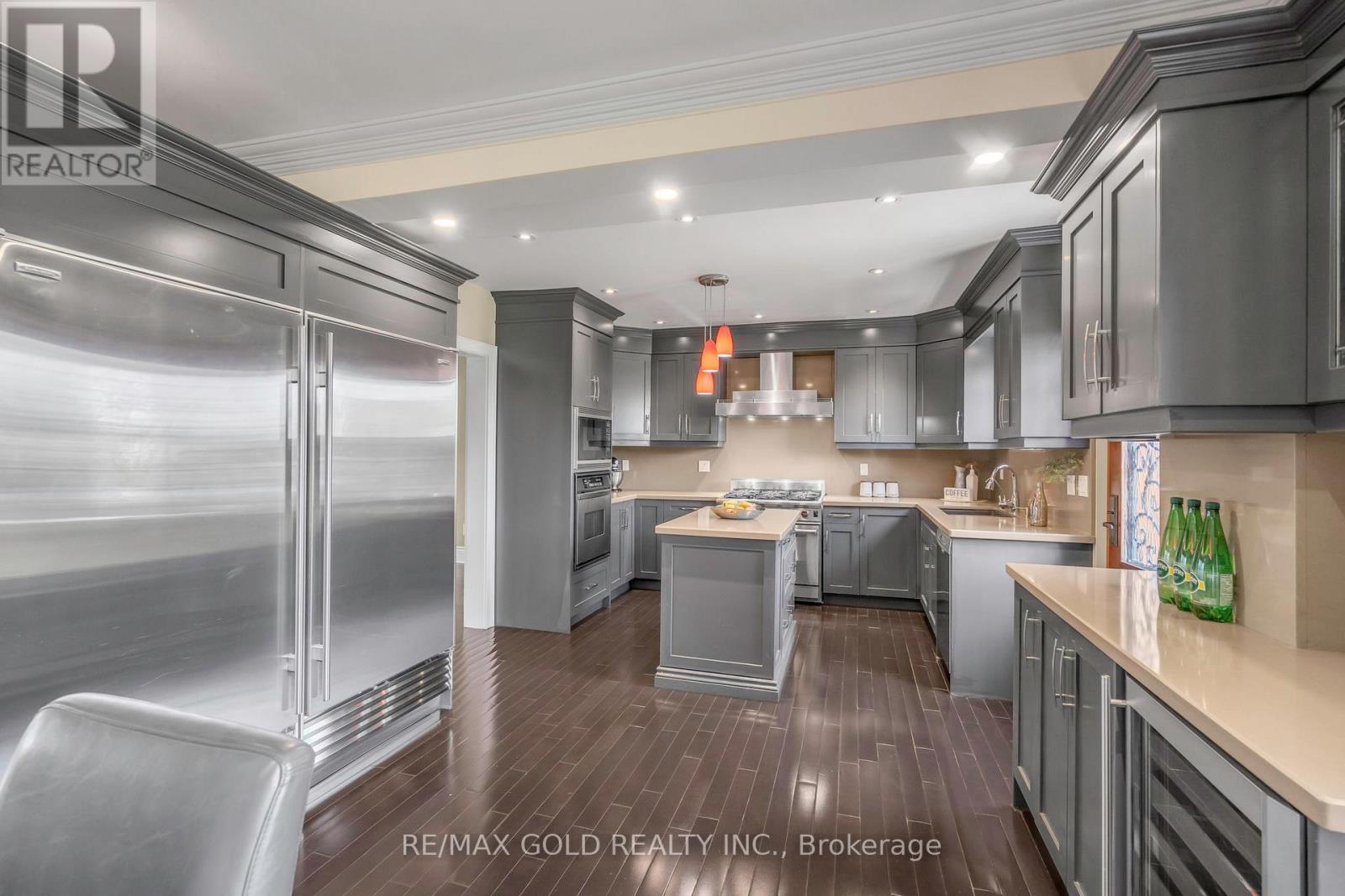 22 Tortoise Court, Brampton (Vales Of Castlemore), Ontario  L6P 0A1 - Photo 9 - W12843936