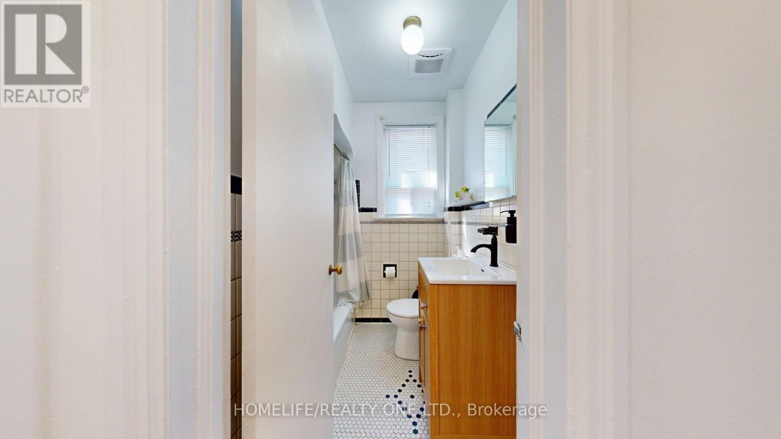 247 Berry Road, Toronto, Ontario  M8Y 1X8 - Photo 15 - W12843962