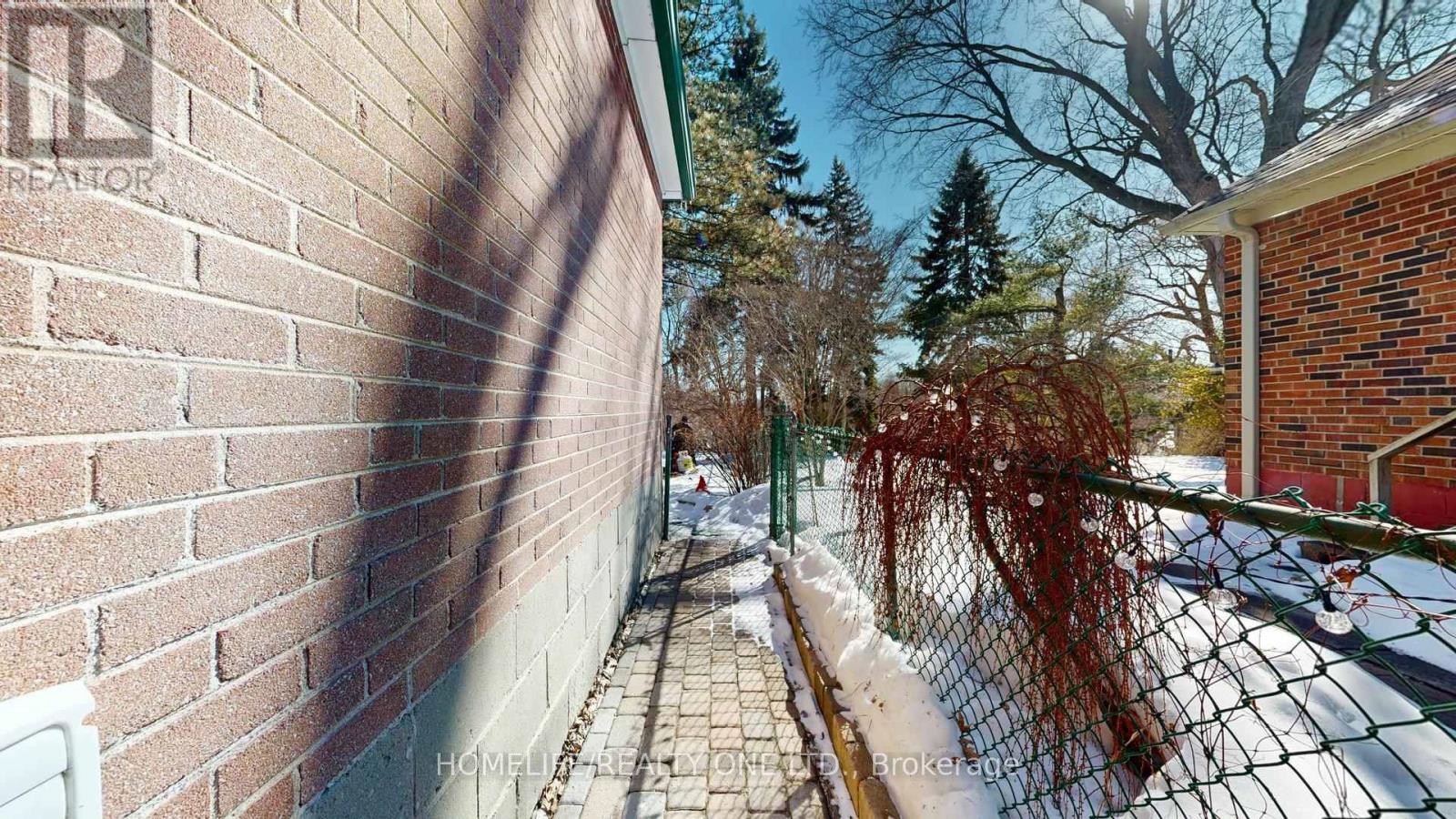 247 Berry Road, Toronto, Ontario  M8Y 1X8 - Photo 32 - W12843962