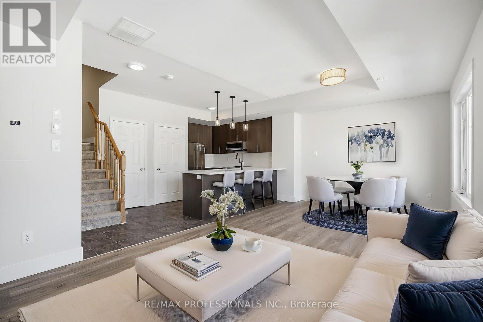 3-04 - 2420 Baronwood Drive, Oakville, Ontario  L6M 0X6 - Photo 3 - W12843964