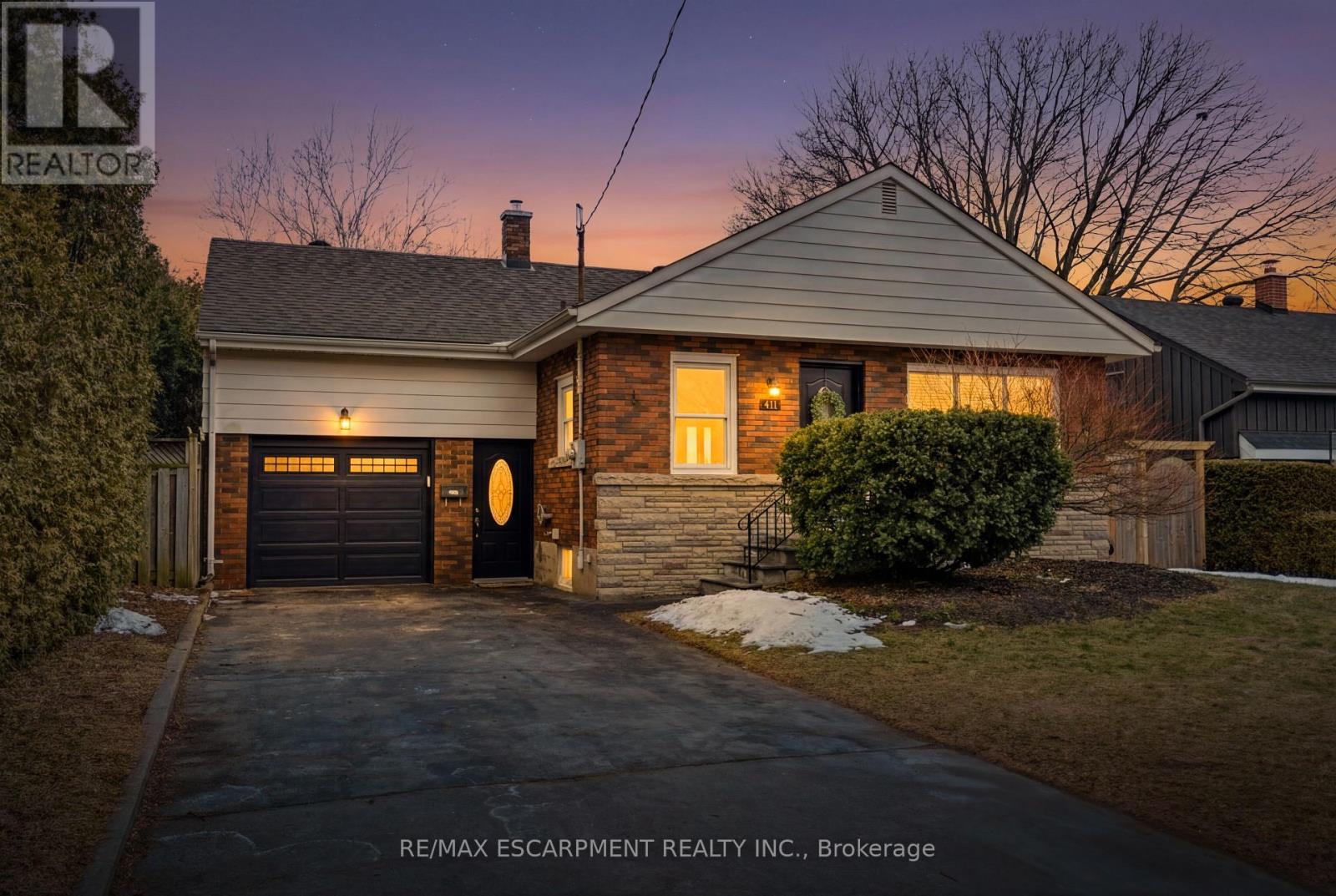 411 Pepper Drive, Burlington, Ontario  L7R 3E1 - Photo 1 - W12843972