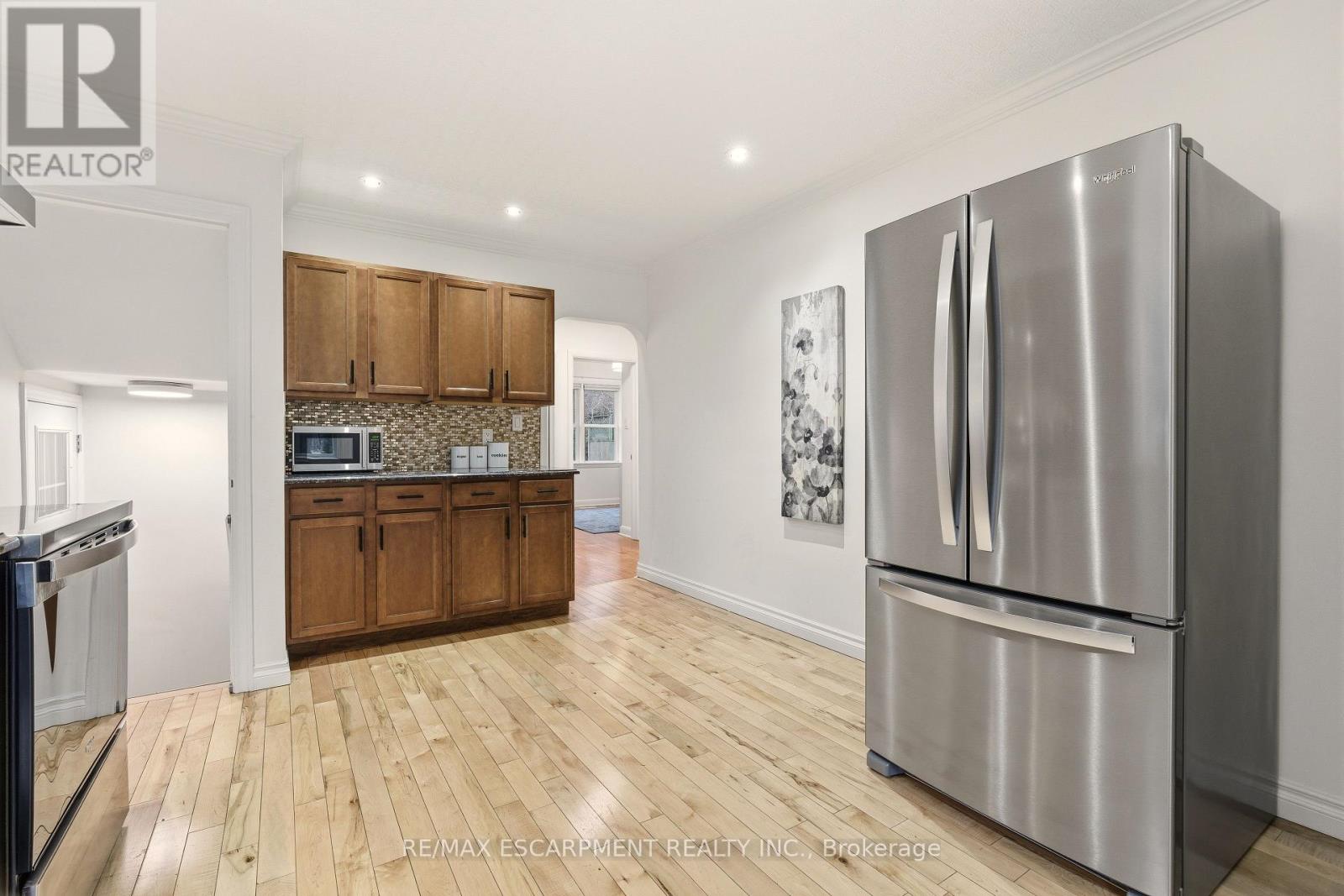 411 Pepper Drive, Burlington, Ontario  L7R 3E1 - Photo 9 - W12843972