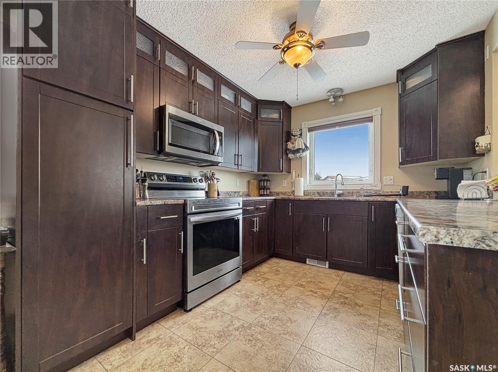 247 Stacey Crescent, Saskatoon, Saskatchewan  S7L 7A9 - Photo 8 - SK029674