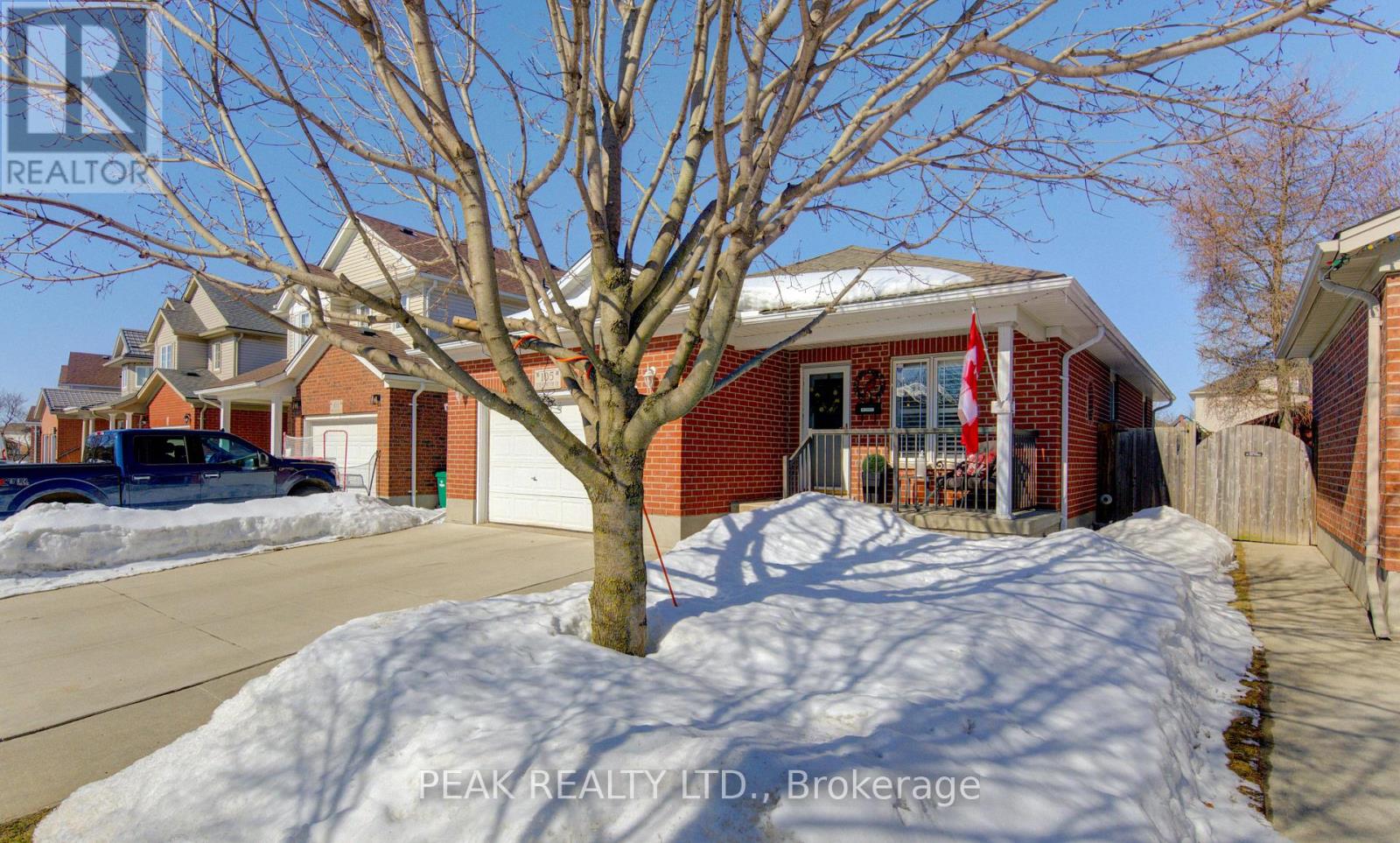 105 Stiefelmeyer Crescent, Wilmot, Ontario  N3A 4K6 - Photo 3 - X12843688