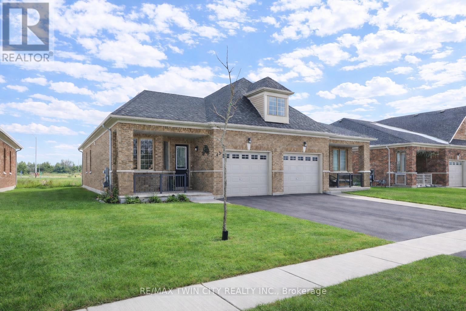 43 Harvest Avenue, Tillsonburg, Ontario  N4G 0H9 - Photo 2 - X12843764