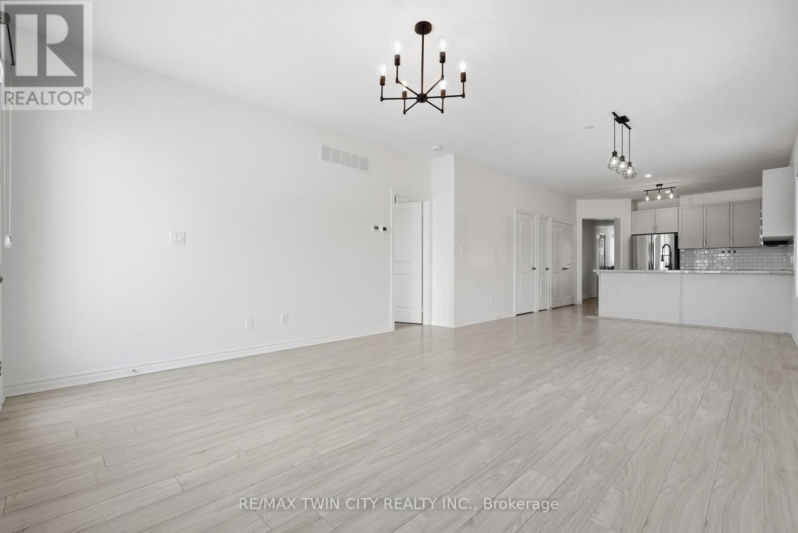 43 Harvest Avenue, Tillsonburg, Ontario  N4G 0H9 - Photo 6 - X12843764