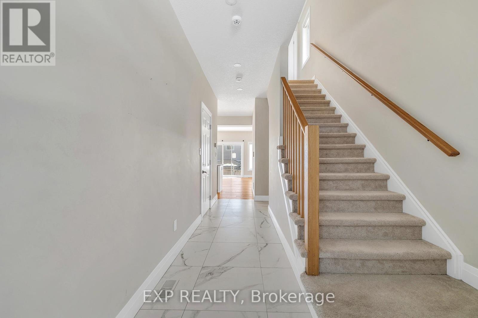 47 Pondcliffe Drive, Kitchener, Ontario  N2R 0M3 - Photo 3 - X12843766