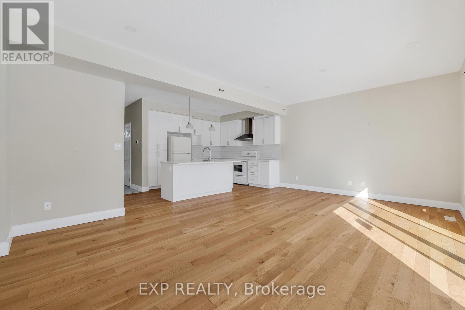 47 Pondcliffe Drive, Kitchener, Ontario  N2R 0M3 - Photo 5 - X12843766