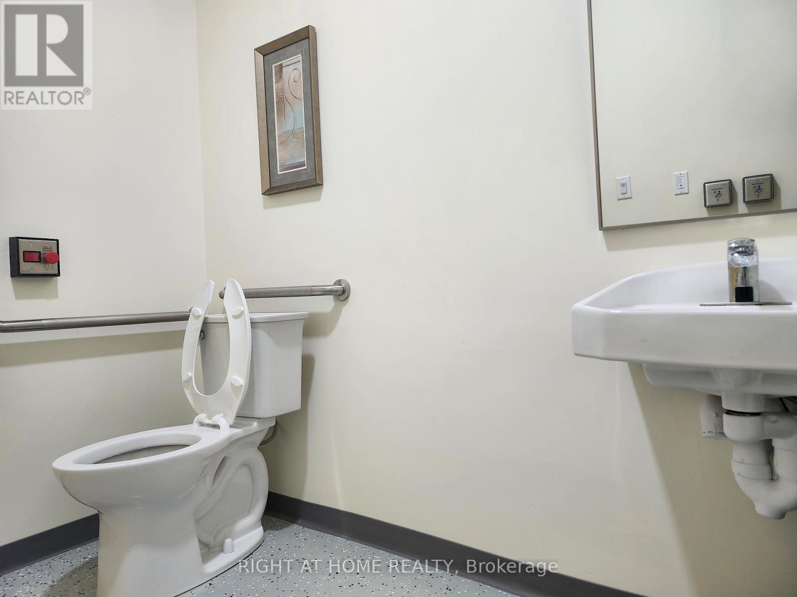 101 - 108 Garment Street, Kitchener, Ontario  N2G 0E2 - Photo 15 - X12843792