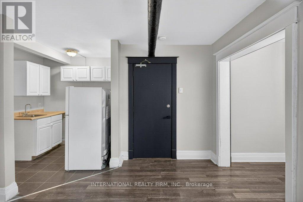 2 - 109 Balsam Avenue S, Hamilton, Ontario  L8M 3B2 - Photo 9 - X12843882