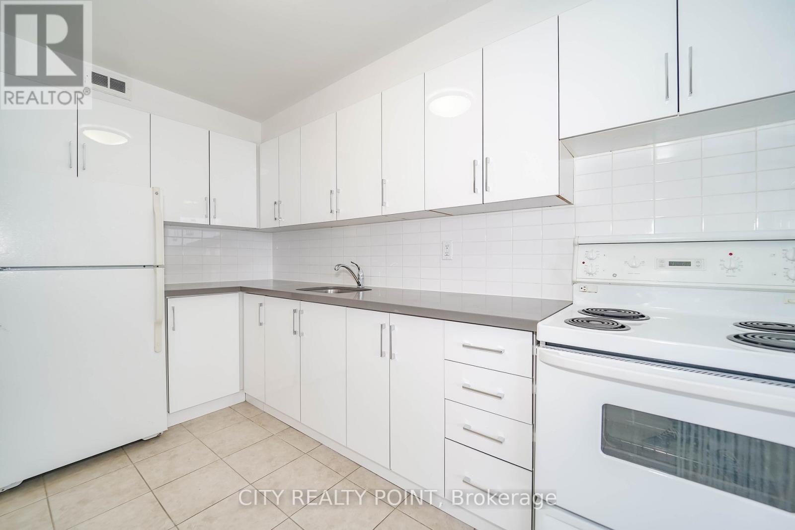 912 - 6200 Bathurst Street, Toronto, Ontario  M2R 2A3 - Photo 5 - C12765864
