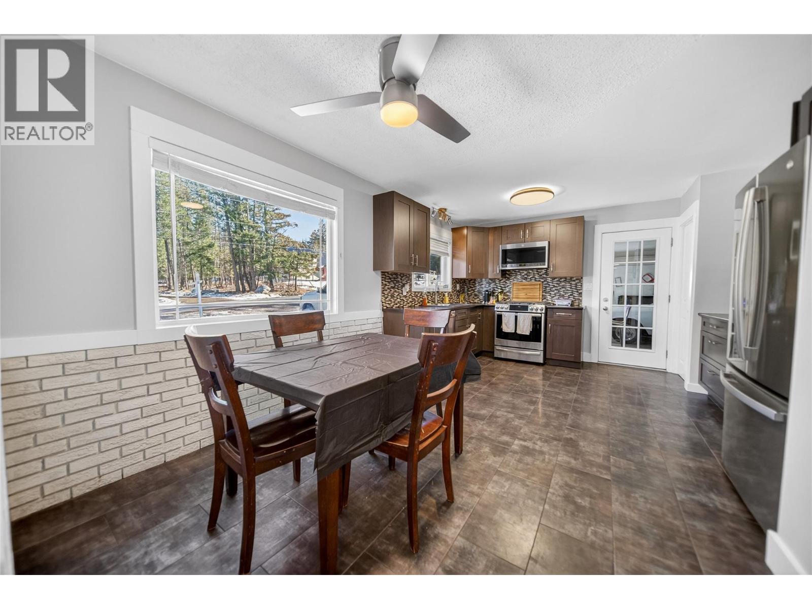 2001 8th Avenue S, Cranbrook, British Columbia  V1C 7E7 - Photo 3 - 10377742