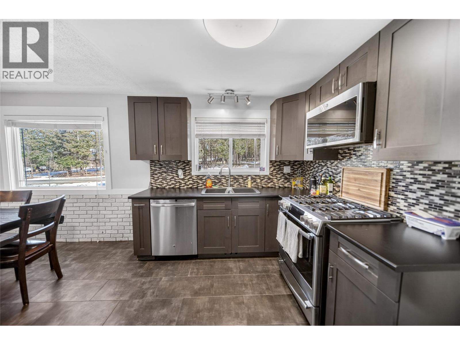 2001 8th Avenue S, Cranbrook, British Columbia  V1C 7E7 - Photo 4 - 10377742