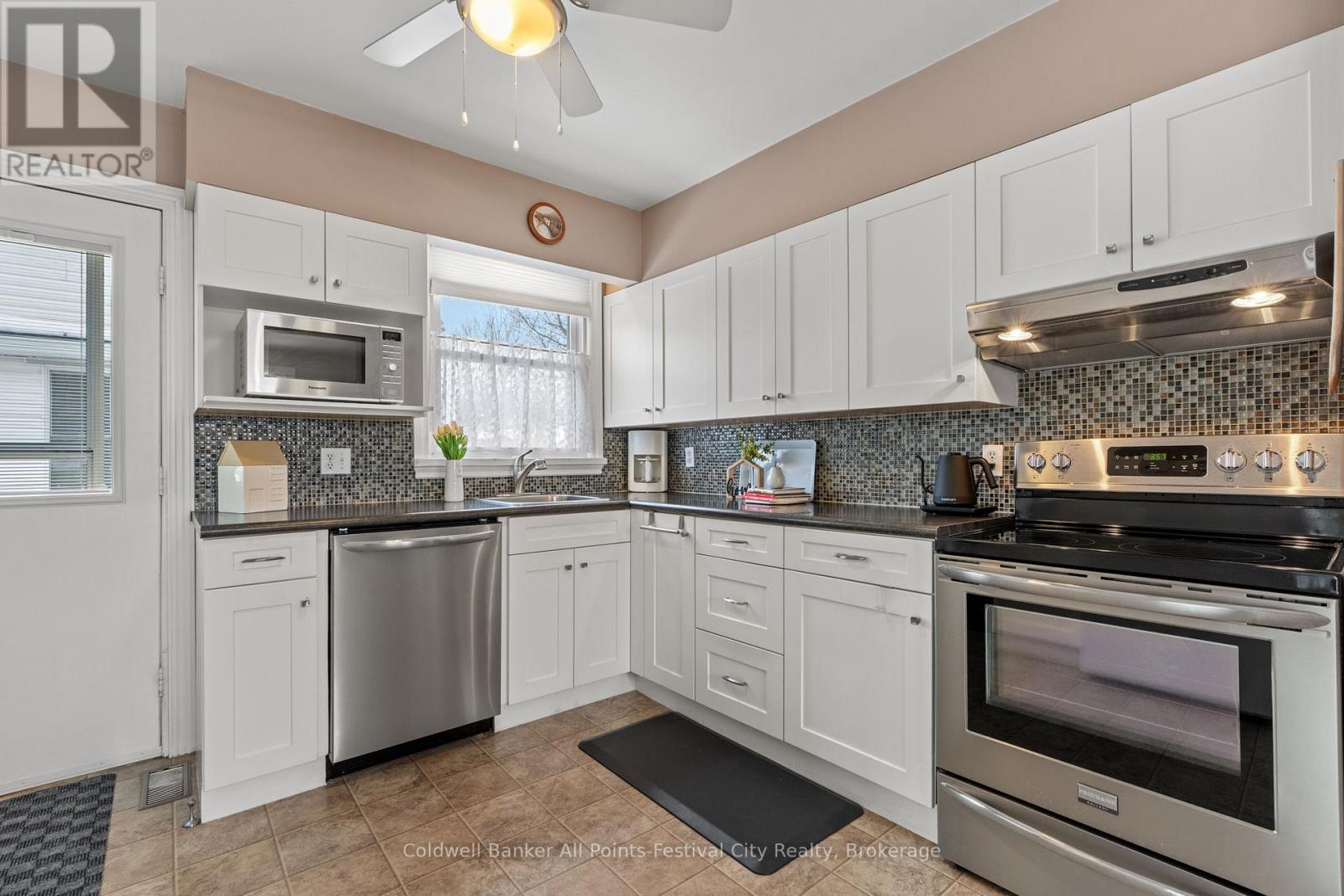 49 Carling Terrace, North Huron, Ontario N0G 2W0 - Photo 13 - X12844156