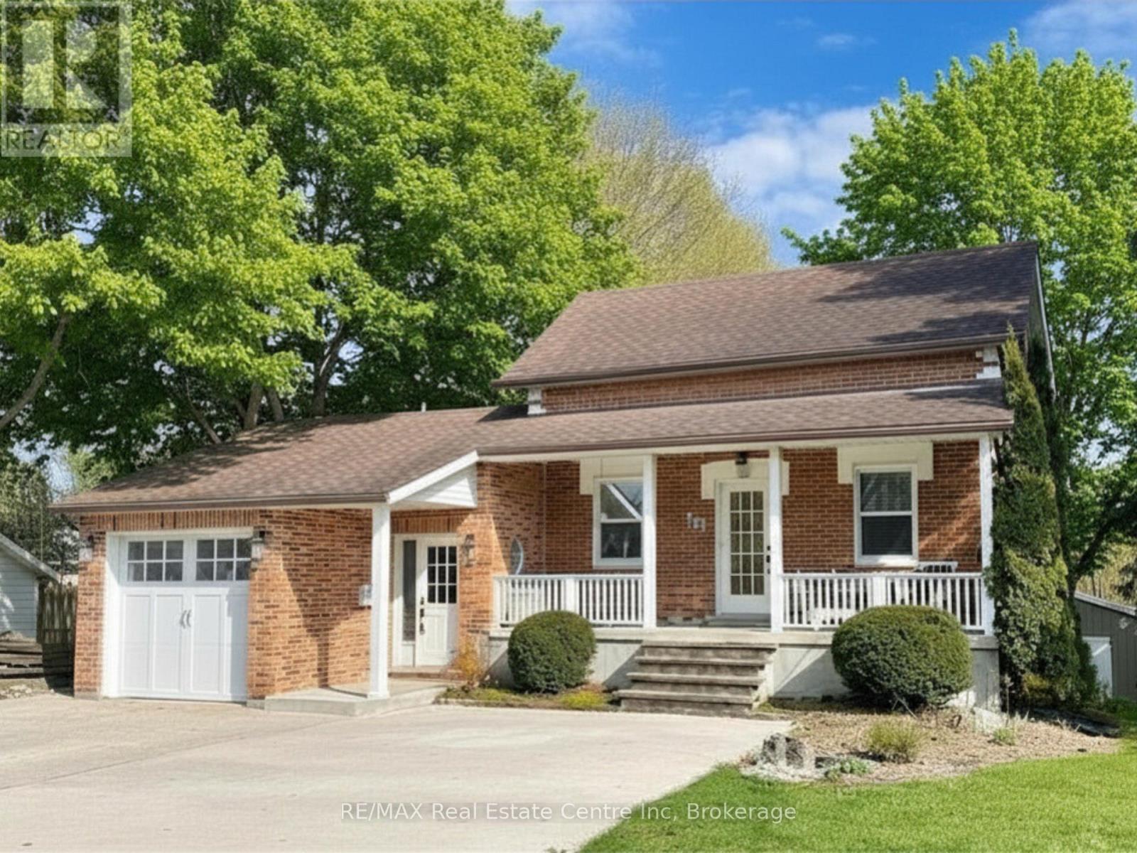 261 Colborne Street, Centre Wellington, Ontario  N0B 1S0 - Photo 2 - X12844206